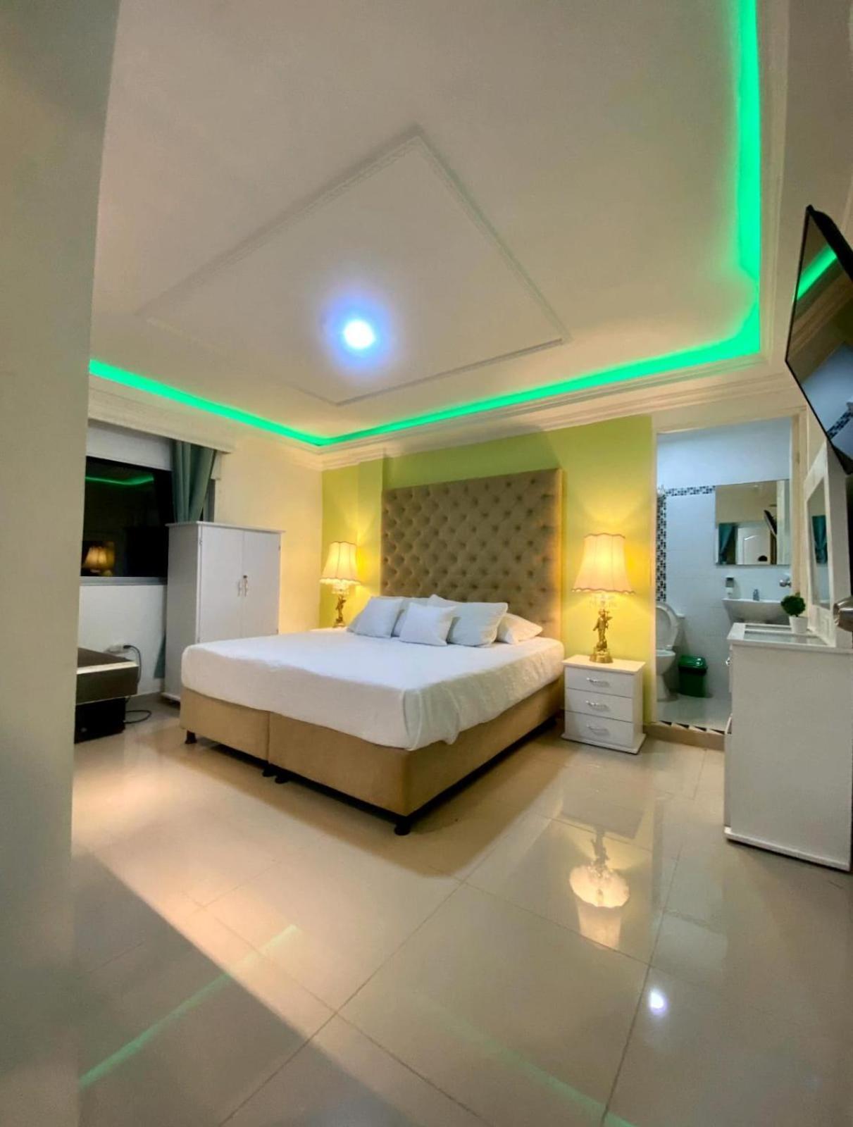 Hotel West California Puerto Espejo Esterno foto